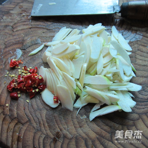 素炒茭白的做法步骤：2