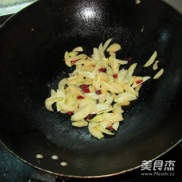素炒茭白的做法步骤：5