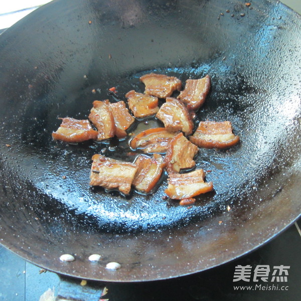 萝卜干炒东坡肉的做法步骤：3