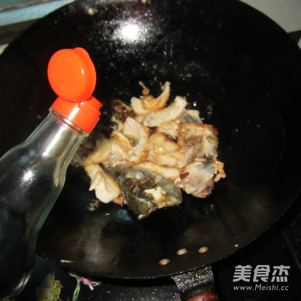 地瓜青椒煮鱼的做法步骤:6