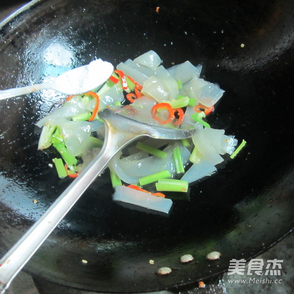 芹菜粉皮的做法步骤：5
