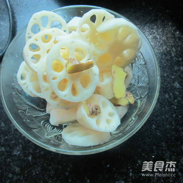 老鸭莲藕锅的做法步骤:3