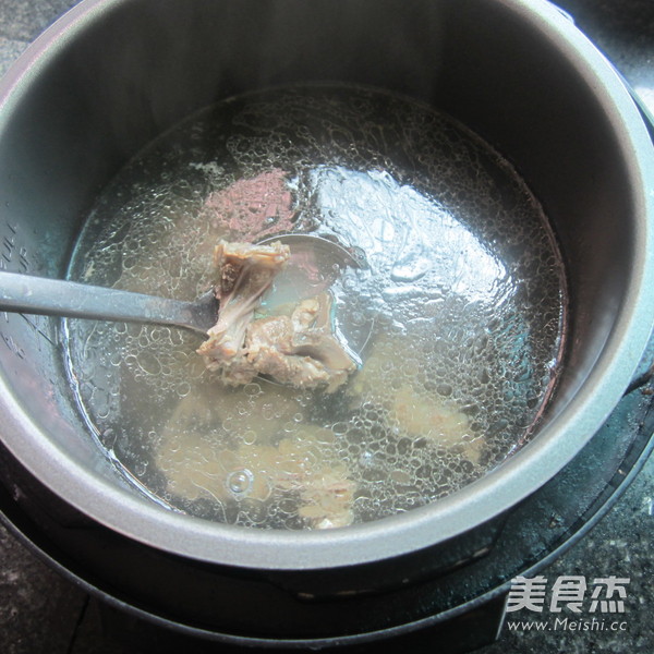 老鸭莲藕锅的做法步骤:4