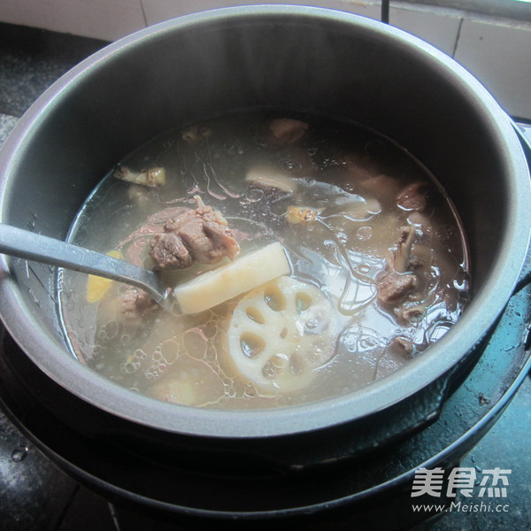 老鸭莲藕锅的做法步骤:7