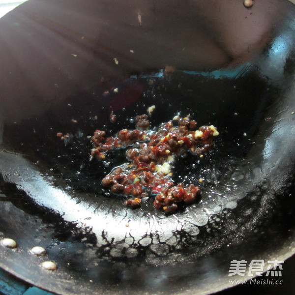 芥菜鸡蛋炒饭的做法步骤：2