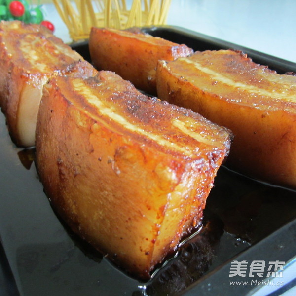 油辣东坡肉的做法步骤：1