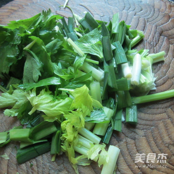 芹菜青蒜麻辣鱼的做法步骤：2