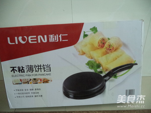 葱香鸡蛋饼的做法步骤：1