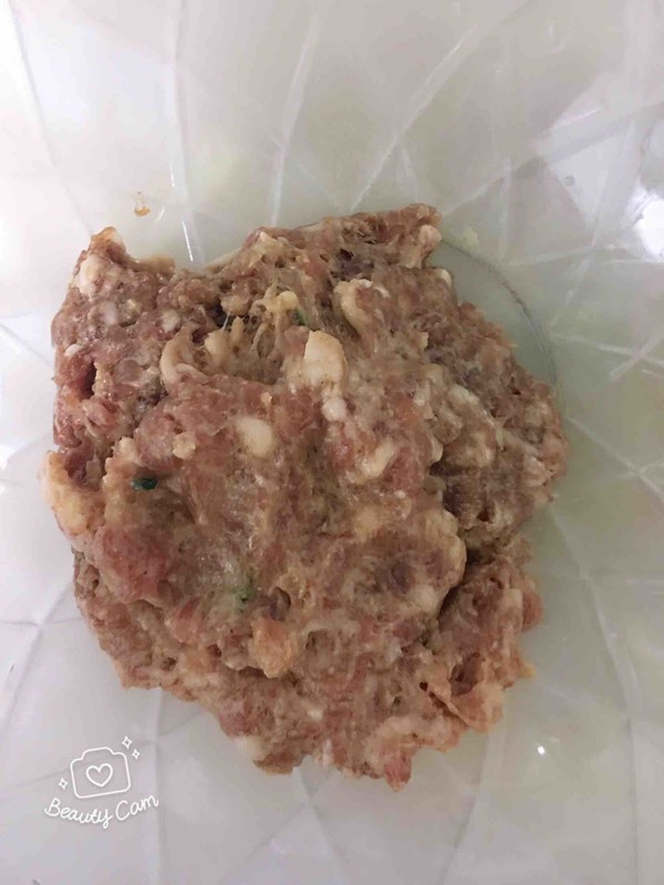 猪肉白菜大包子的做法步骤：1