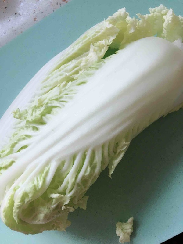 白菜片炒木耳的做法步骤：1