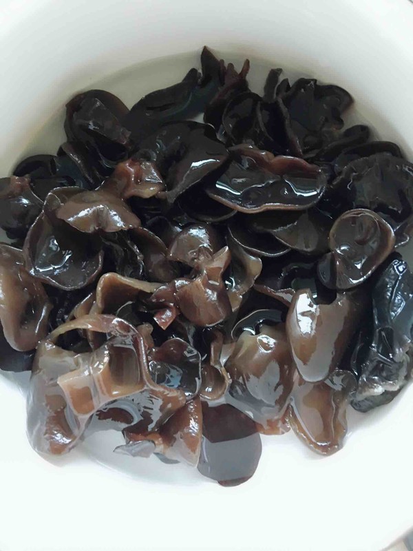 白菜片炒木耳的做法步骤：4