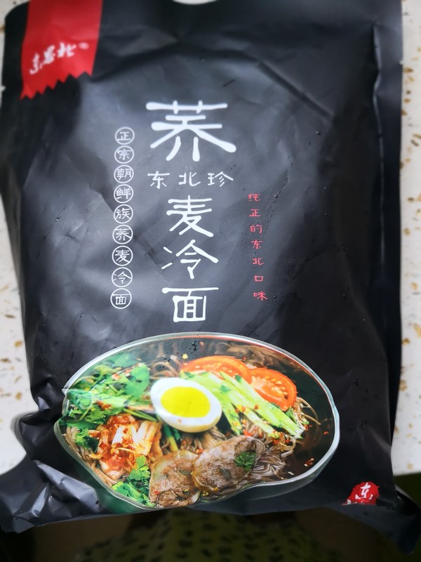 荞麦面大冷面的做法步骤：1