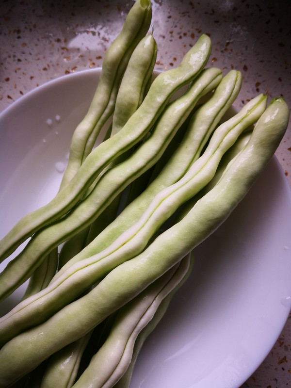 五花肉烧豆角的做法步骤：1