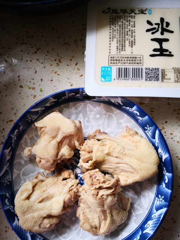 砂锅鸡胸骨炖白菜的做法步骤：2