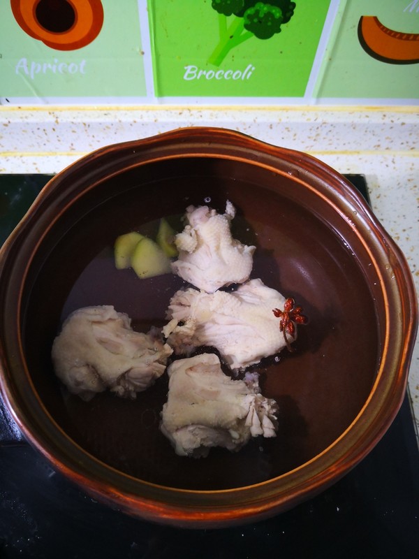 砂锅鸡胸骨炖白菜的做法步骤：3