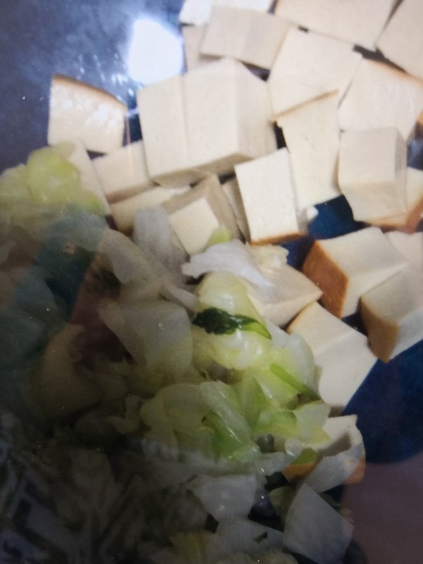 圆白菜拌素鸡的做法步骤：3