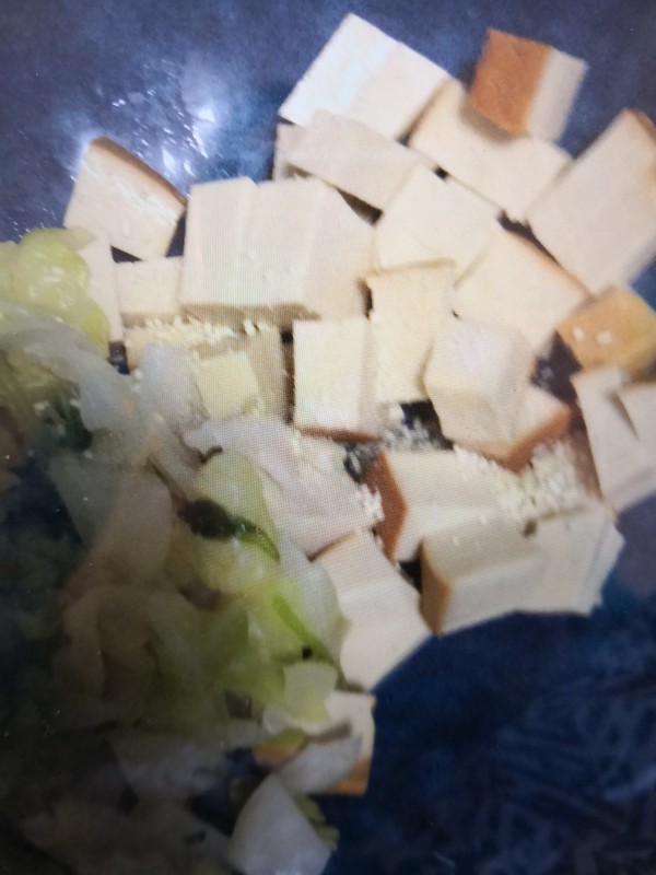 圆白菜拌素鸡的做法步骤：4