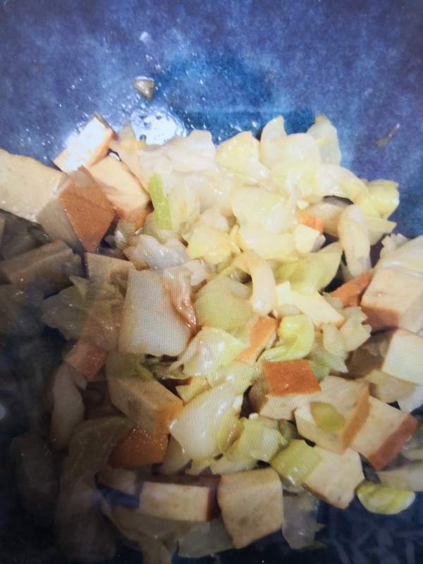 圆白菜拌素鸡的做法步骤：5