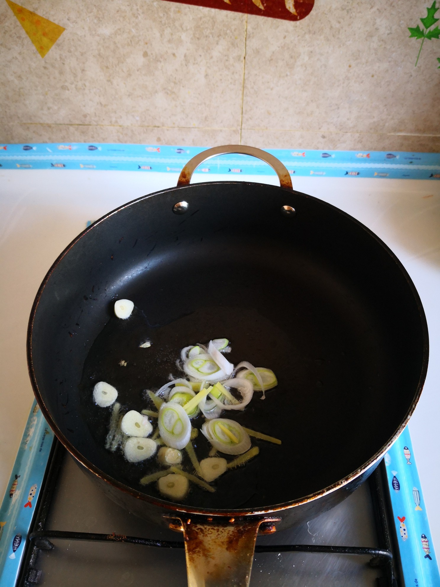 芹菜炒圆白菜的做法步骤：5