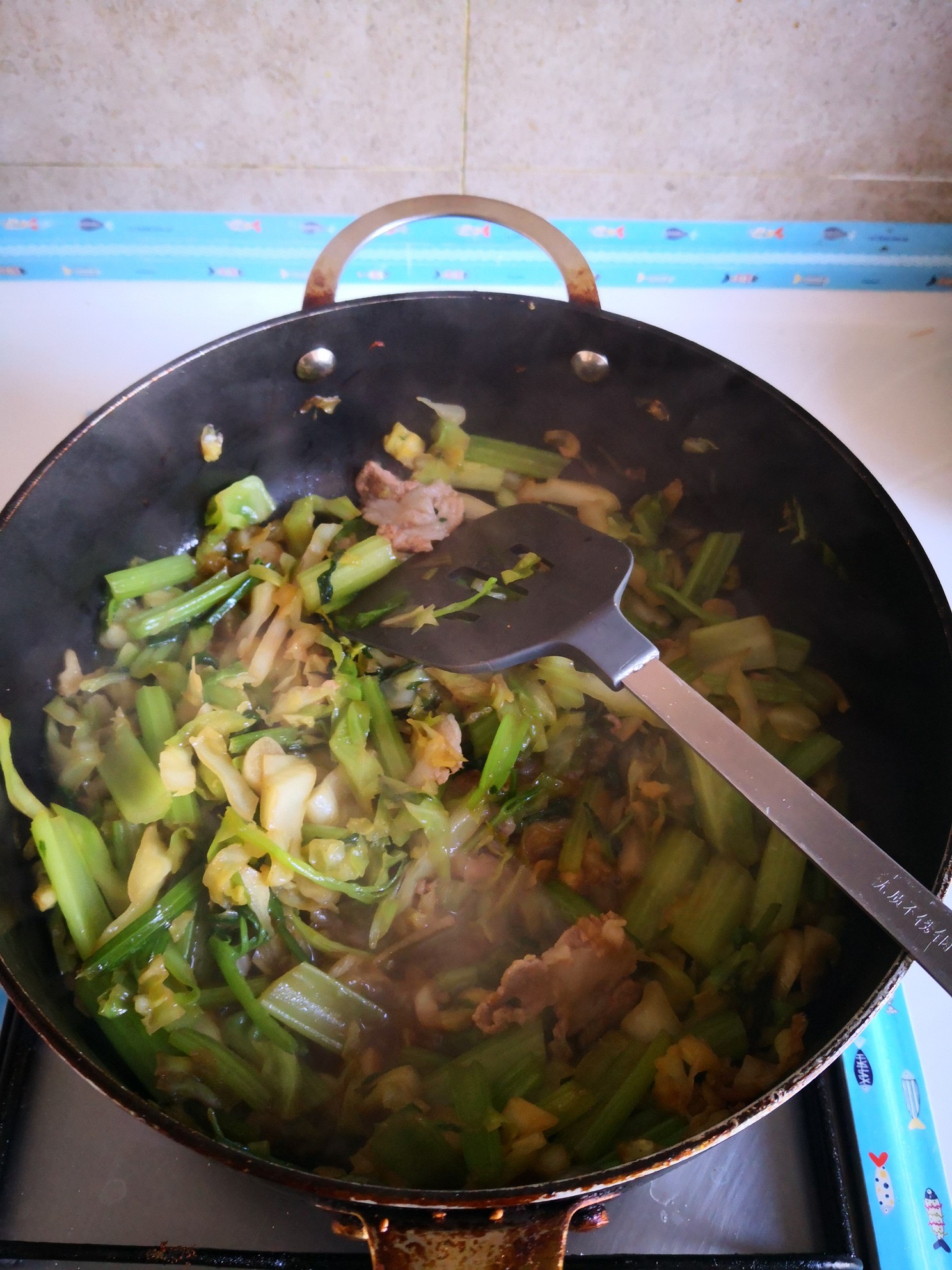 芹菜炒圆白菜的做法步骤：8