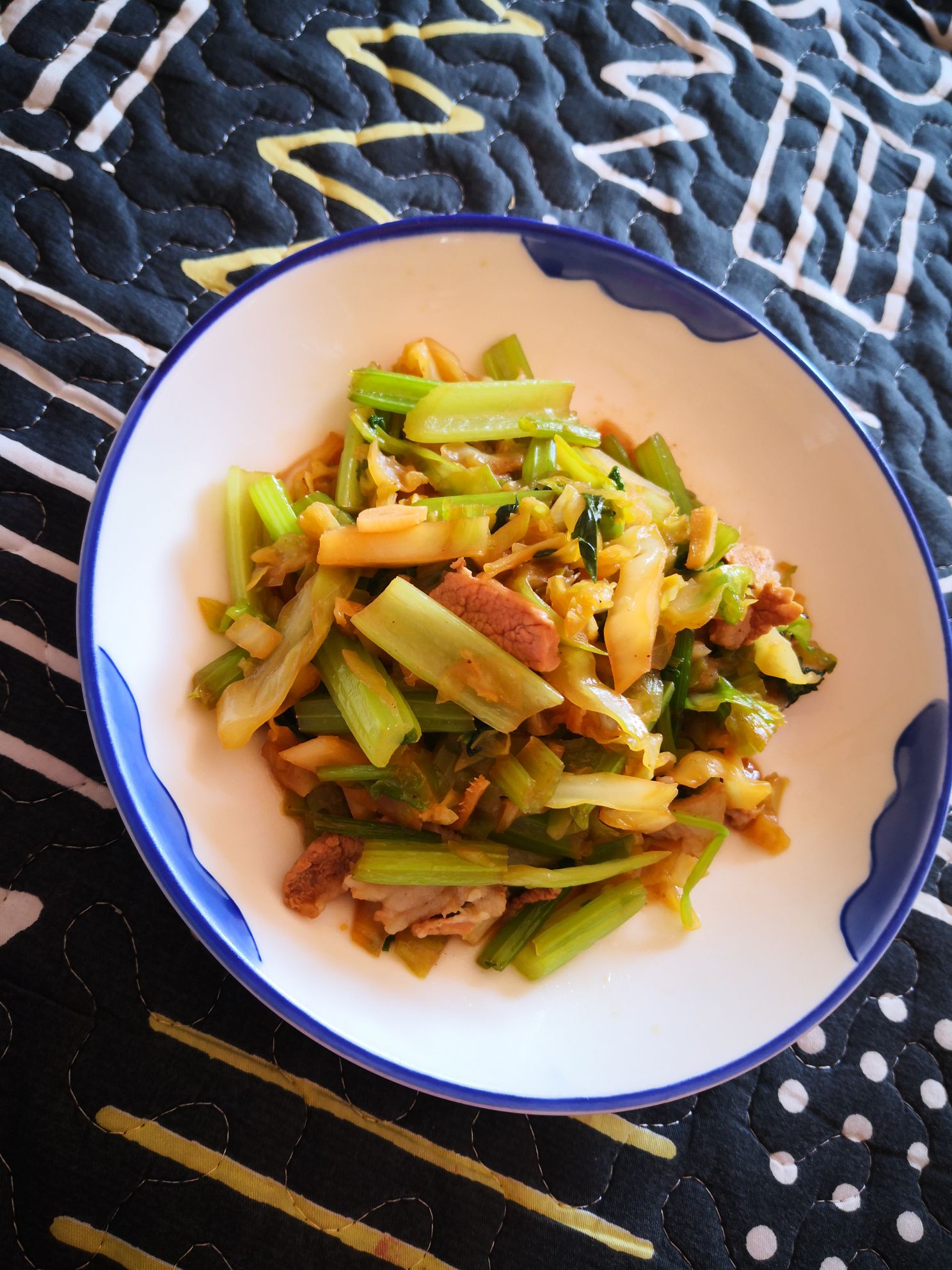 芹菜炒圆白菜的做法步骤：9