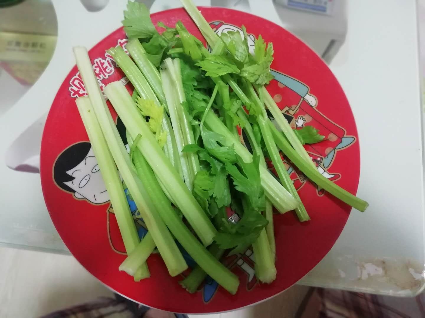 芹菜炒干豆腐的做法步骤：1