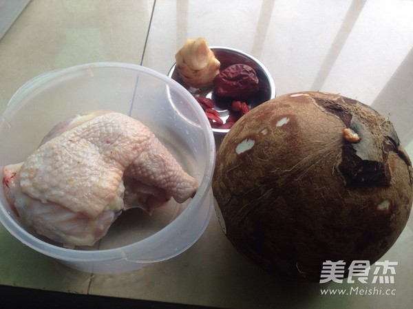 广东椰子鸡汤的做法步骤：1