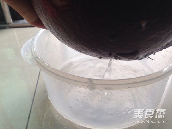 广东椰子鸡汤的做法步骤:3