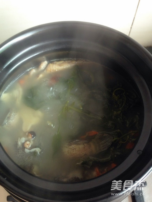 葛菜瘦肉煲生鱼汤的做法步骤:5