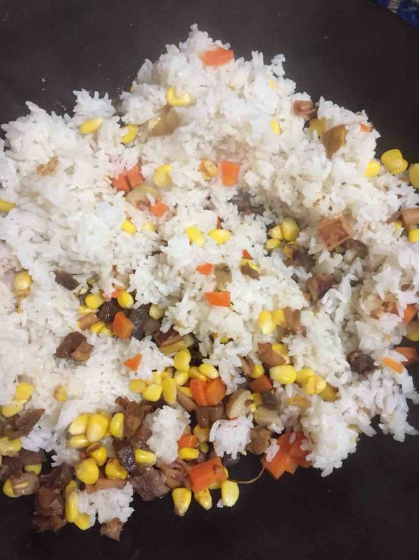 板栗玉米炒饭的做法步骤:11
