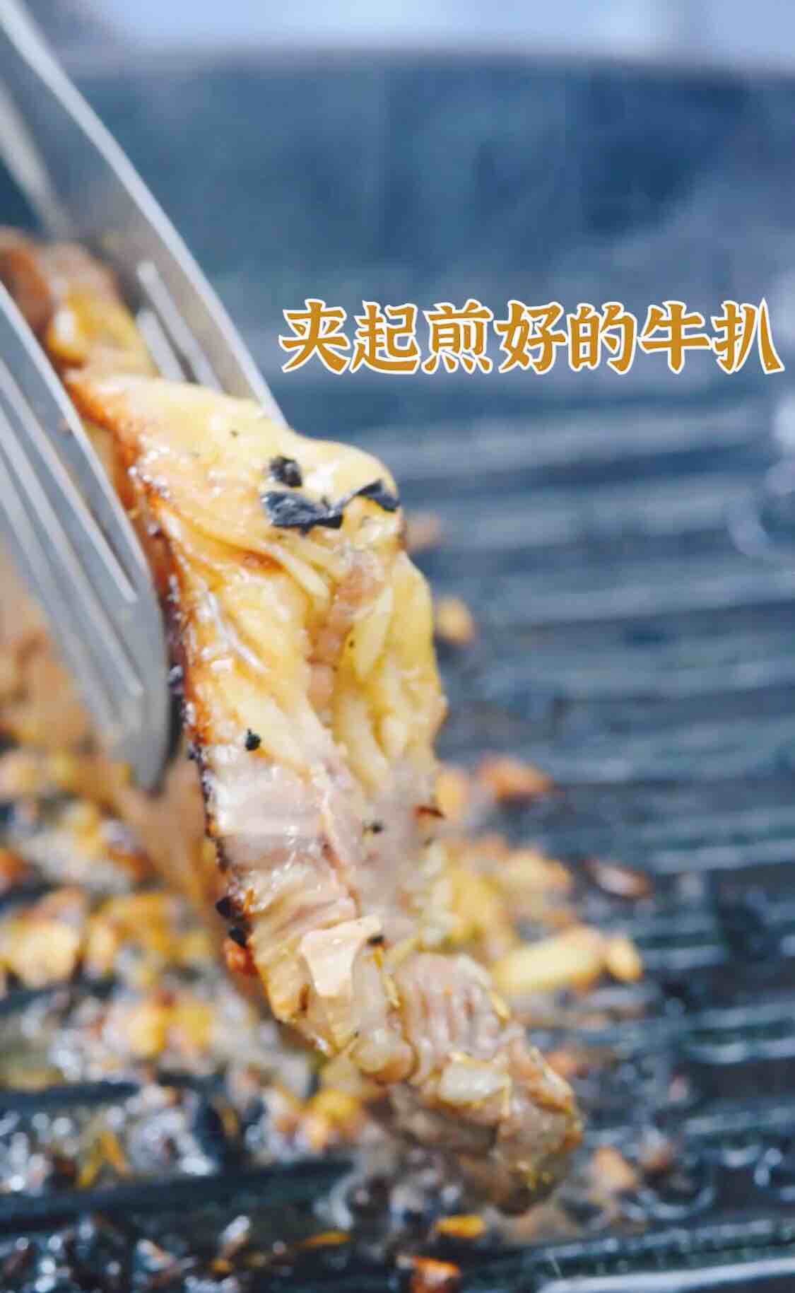 柠檬蒜香肉眼牛排的做法步骤：10