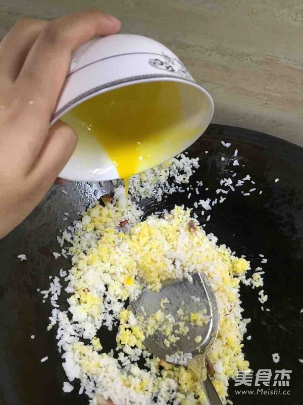 黄金培根蛋炒饭的做法步骤:6