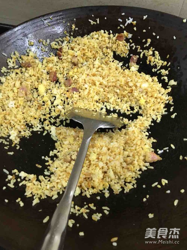 黄金培根蛋炒饭的做法步骤:7