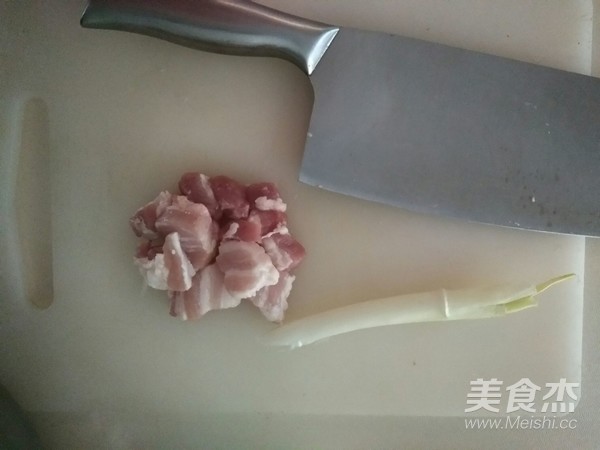 东北酱炖土豆豆角的做法步骤：1