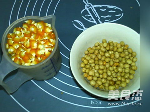 玉米熟豆豆浆的做法步骤：1