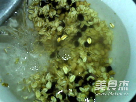 燕麦黑黄豆浆的做法步骤:3