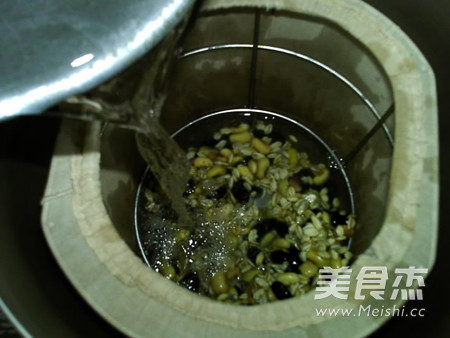 燕麦黑黄豆浆的做法步骤:6