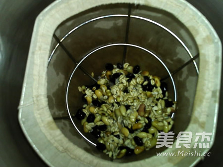 燕麦黑黄豆浆的做法步骤:5