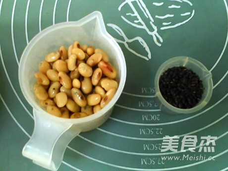 黑米熟豆豆浆的做法步骤：1