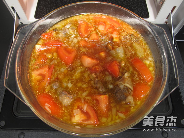 冬季来一碗暖暖的番茄黄豆焖牛尾的做法步骤:3