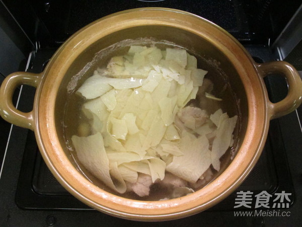 腐竹银杏瘦肉汤的做法步骤:3
