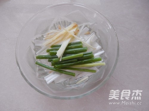 钟水饺的做法步骤：1