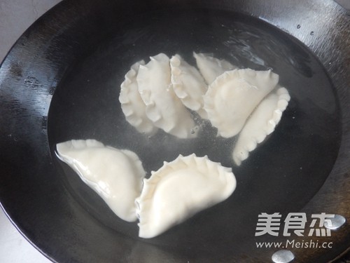 钟水饺的做法步骤:11