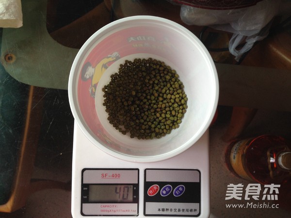 自发绿豆芽的做法步骤：1
