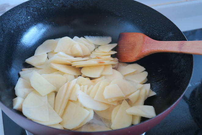 肉烧土豆片的做法步骤:4