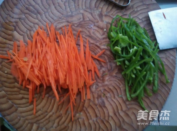 鱼香肉丝的做法步骤:2