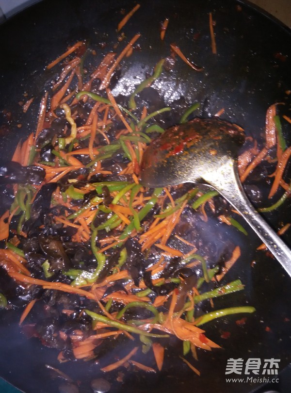 鱼香肉丝的做法步骤:4