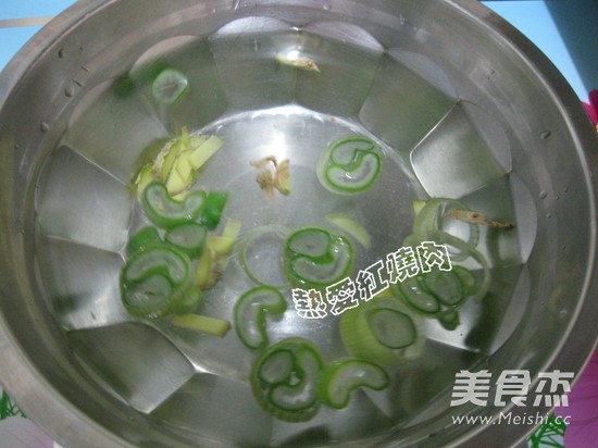 年年有“鱼”—肉皮冻的做法步骤：1