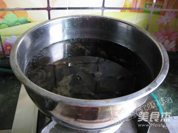 藕片炒木耳的做法步骤:2