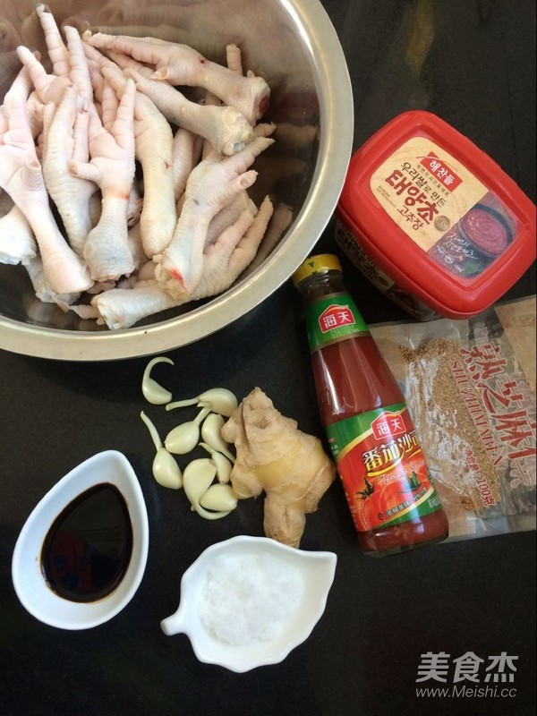 韩式辣鸡爪的做法步骤：1